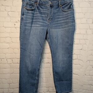 Old Navy Women's Relaxed Jeans in Light Blue